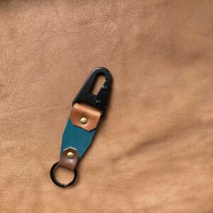 Türkiz-barna bőr kulcstartó | Lontra