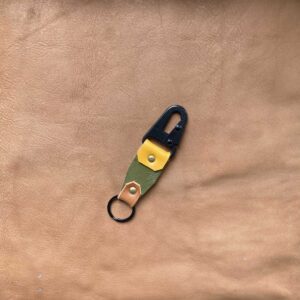 Oliva-sárga-barna bőr kulcstartó | Lontra